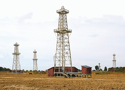 Glenwood No. 2 Oil Derrick -- 4-1/8 x 1-1/2 x 8-1/2" 10.5 x 3.8 x 21.6cm