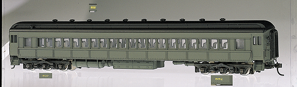 Spectrum Heavyweight Coach -- Painted (Pullman Green), Unlettered