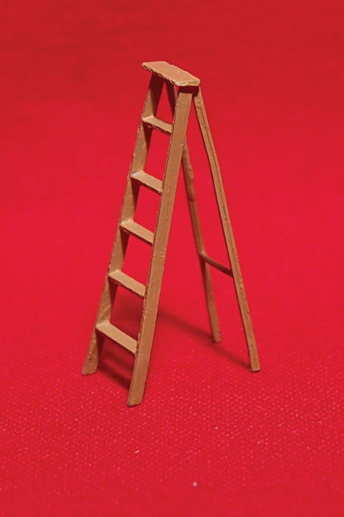 Step Ladder w/Shelf