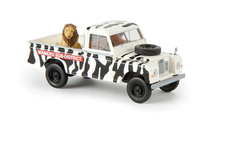 1968-1977 Land Rover 109 Pickup - Assembled - Starmada(TM) -- Wameru w/Lion Load (Zebra Stripes, white, black)