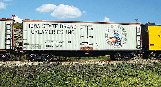 ACF 40' Wood Reefer, Built 1929 - Assembled -- Iowa State #12407 (1932 Scheme)