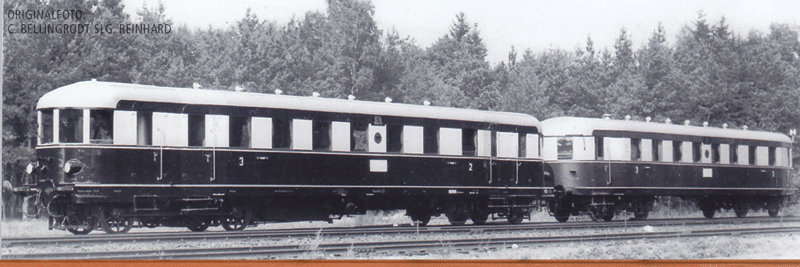 VT 137 BC4vt 32-34 Railcar w/Trailer VB 147 C4v-31-32 - 3-Rail AC Digital -- German State Railroad DRG #VT 137 041 and VB 147 033 (Era II, red, beige)-1