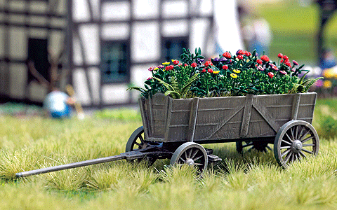 Wooden Cart w/Flowers - Kit