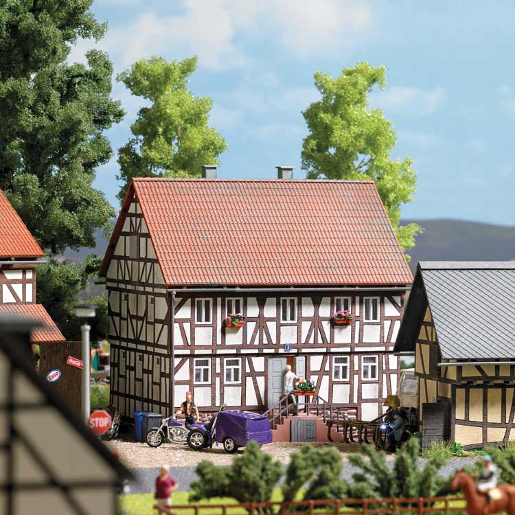 Auberge Martin Half-Timber Inn -- Laser-Cut Kit - 4-1/16 x 3-15/16 x 4-1/2" 10.3 x 10 x 11.4cm-1
