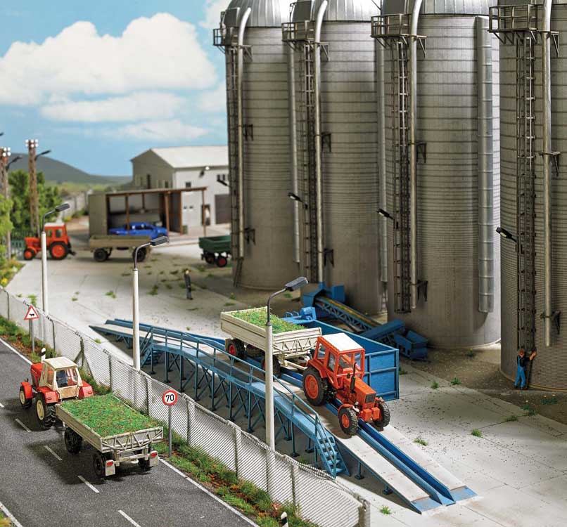 Unloading Ramp with Batch Feeder -- Kit - 13-3/4 x 1-1/2 x 1-1/4" 35 x 3.9 x 3.2cm-1