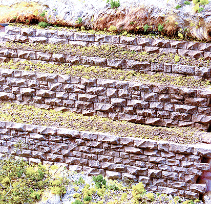 Medium Cut Stone Row Wall -- For HO & O Scale-1