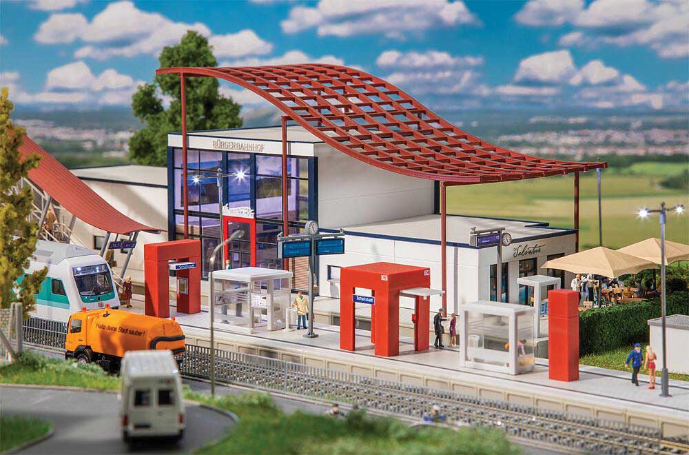 Winterberg Citizens' Train Station -- Kit - 20 x 7-11/16 x 6-1/8" 51 x 19.5 x 15.5cm-4