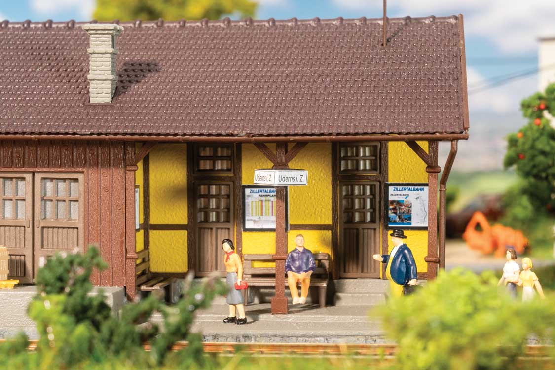 Uderns Train Station -- Kit - 6-11/16 x 4 x 3-7/16" 17 x 10.2 x 8.8cm-5