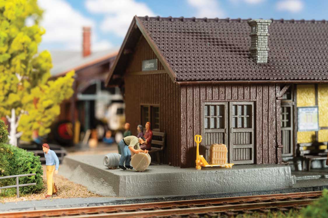 Uderns Train Station -- Kit - 6-11/16 x 4 x 3-7/16" 17 x 10.2 x 8.8cm-6