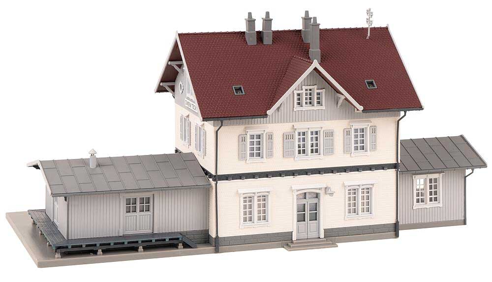 Owen Train Station with Outhouse Building -- Kit - 30.8 x 14 x 14.2cm-3