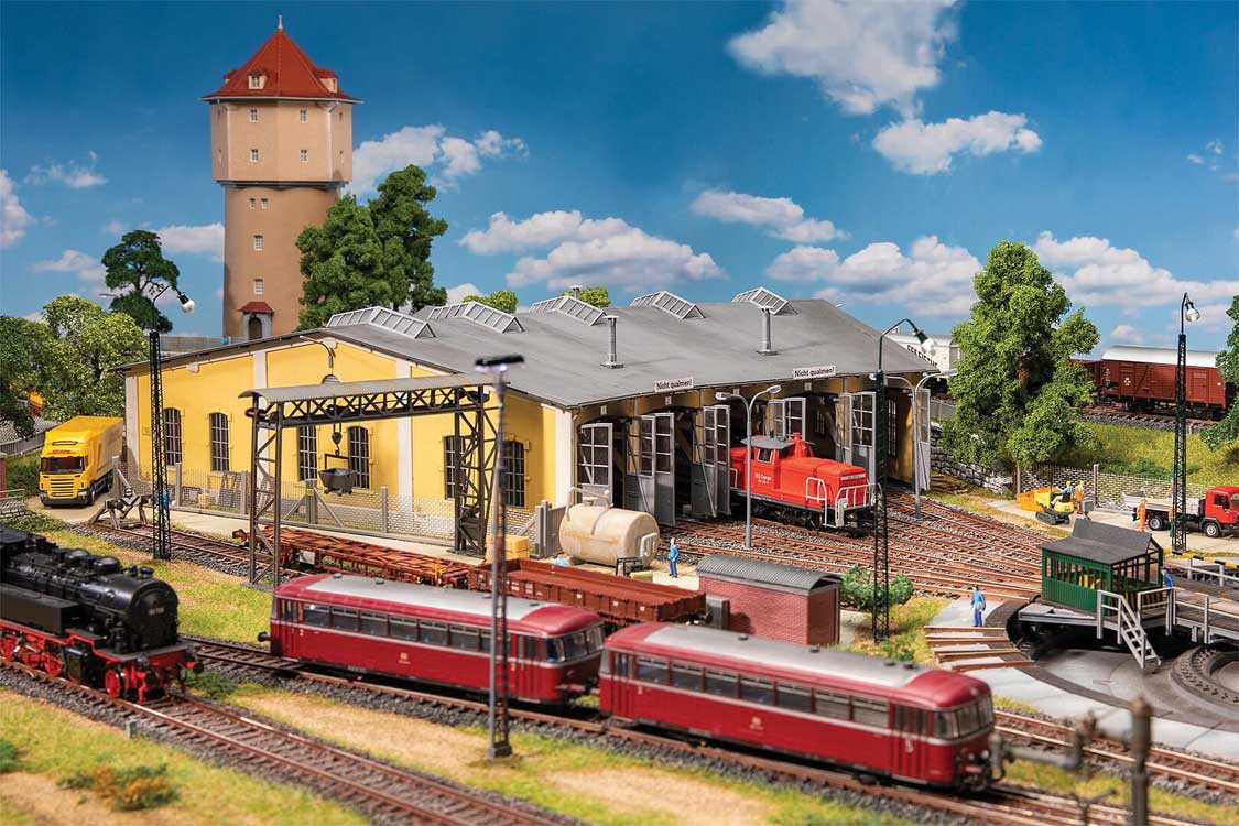Freilassing Roundhouse -- Kit - 20-1/2 x 14-15/16 x 4-15/16" 52 x 38 x 12.5cm-2