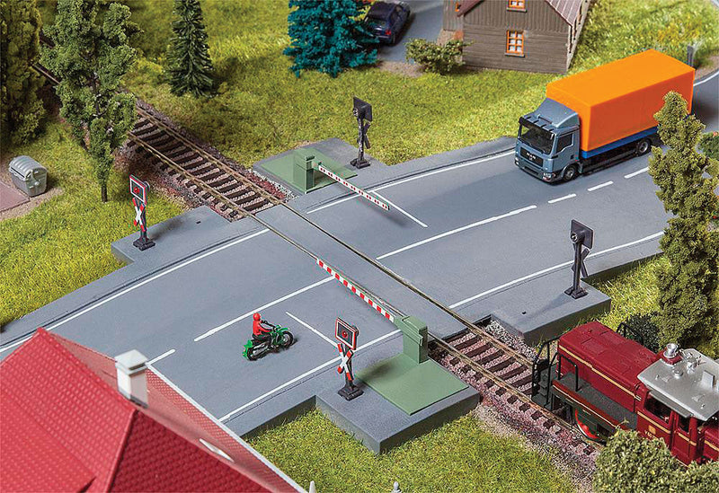 European-Style Grade Crossing w/Gates -- Kit - 11-5/8 x 8-1/4 x 1-1/8" 29.5 x 21 x 2.8cm
