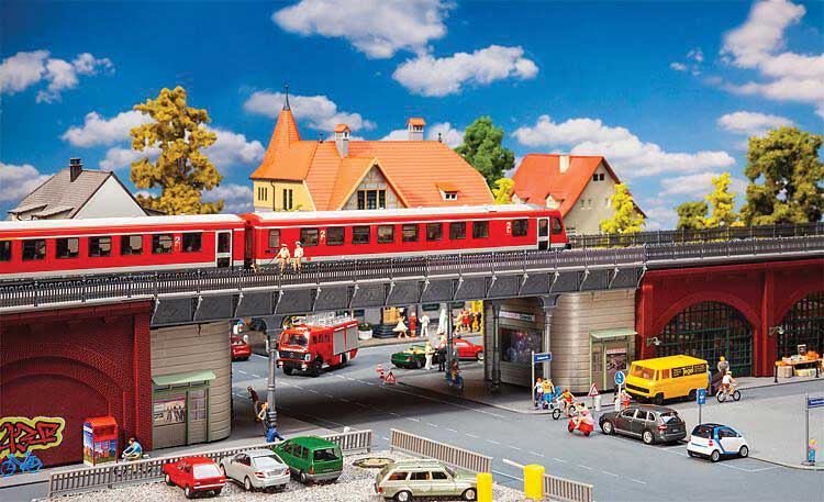Steel Urban Railway Bridge with Kiosk Abutments -- Kit - 14-3/16 x 6-5/16 x 3-15/16" 36 x 16 x 10cm-1