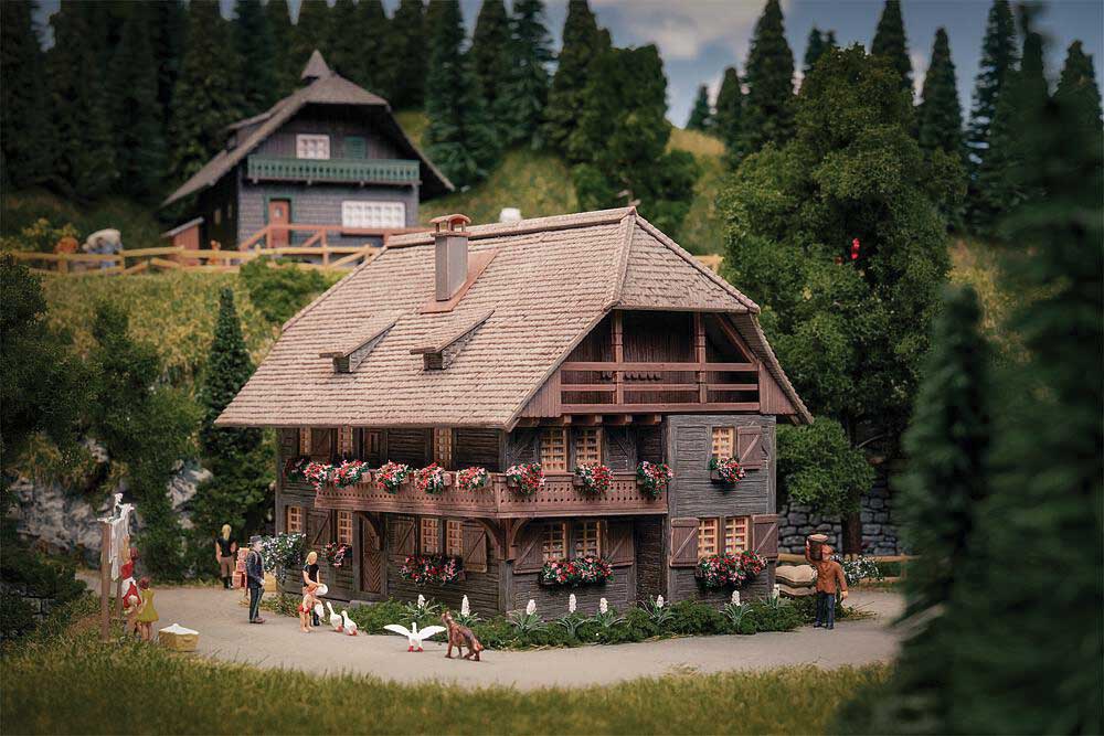 Clockmaker's House with Figure -- Weathered Anniversary Kit - 6-1/2 x 4-5/16 x 4-7/16" 16.5 x 11 x 11.3cm-1