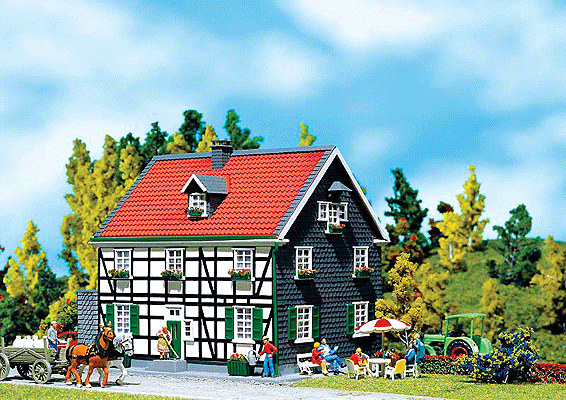 Bergisches Land House -- 6-1/2 x 4-5/8 x 5" 16.3 x 11.6 x 12.6cm