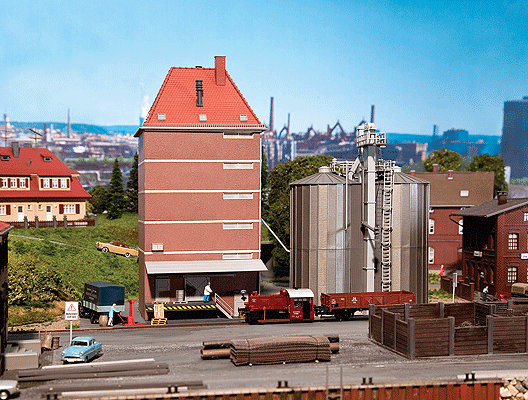 Commerical Feed Supplier w/Silos - Kit -- 7-1/2 x 4-5/8 x 10-5/8" 19 x 12.4 x 27cm, 6 x 5-1/8 x 7-7/8" 15 x 13 x 2