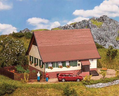Retirement Cottage -- Weathered Kit - 5-3/8 x 4-7/8 x 4-1/4" 13.6 x 12.4 x 10.8cm
