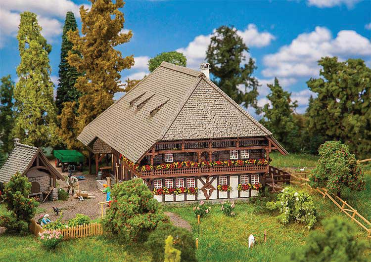 Schwarzwald Half-Timber House -- Weathered Kit - 8-7/8 x 6-3/4 x 4-15/16" 22.6 x 17.1 x 12.5cm-1