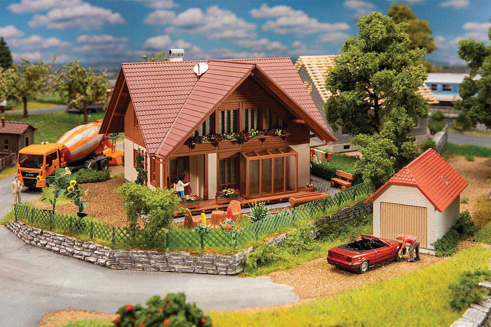 Rustica Single-Family House -- Kit - 5-9/16 x 4-13/16 x 4-1/16" 14.1 x 12.4 x 10.5cm-1