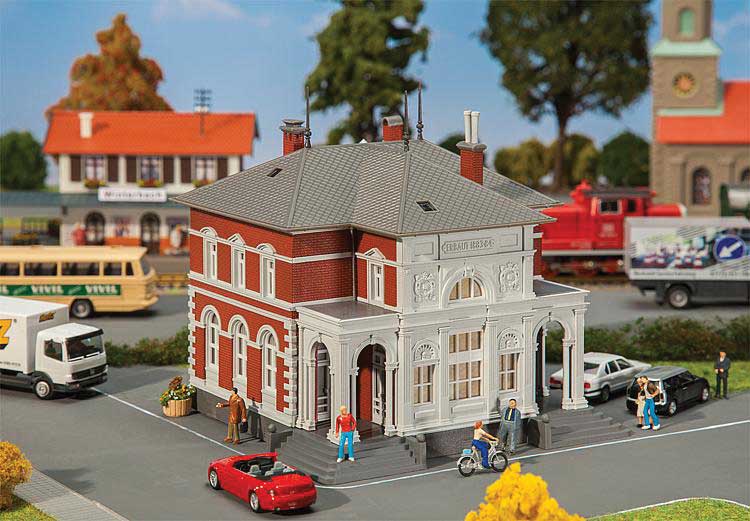 Office Building -- Kit - 5-9/16 x 5-3/16 x 5-5/16" 14.1 x 13.2 x 13.5cm-1