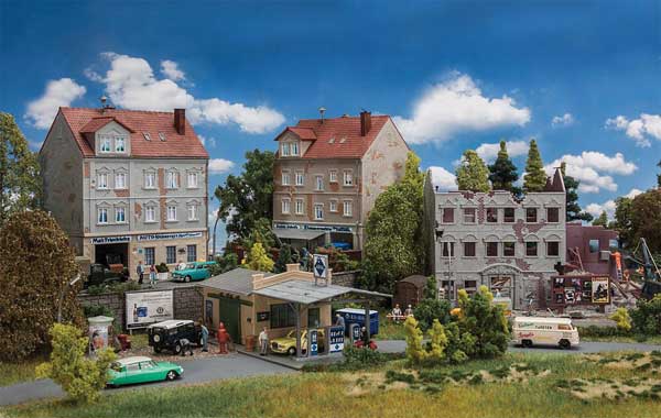 1950s Building Set -- Kit - 2 - 3-Story Houses, 3-Story Ruin, Gas Station-1