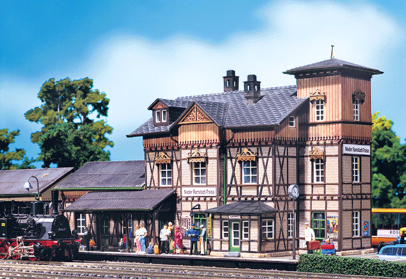 Nieder Ramstadt Traisa Station - Assembled -- 10 x 5-1/8 x 5-1/2" 25.5 x 13 x 14cm