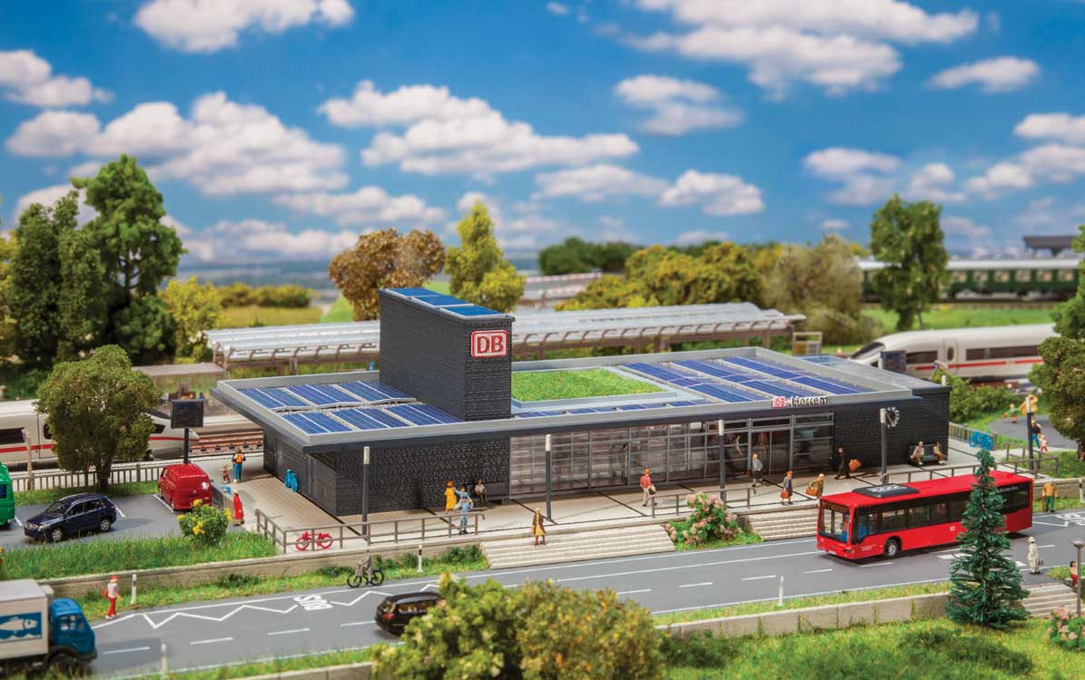 Horrem Train Station -- Kit - 9-1/2 x 4-3/16 x 2-3/8" 24.2 x 10.7 x 6cm-1