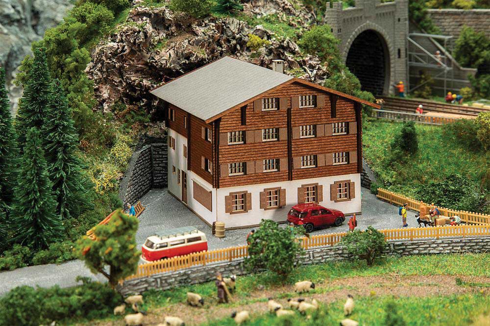 Alpenhaus Langwies -- Kit - 3-11/16 x 3-1/2 x 2-15/16" 9.3 x 8.9 x 7.5cm-1