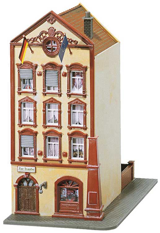 Wine Pub In a 3 Story Town House "The Grape", Era I -- Painted & Weathered 11.2 x 6.8 x 12.5cm-3