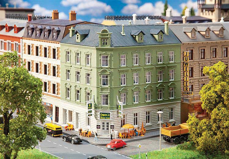 Corner House with Pub -- Weathered Kit - 5-3/16 x 4-1/8 x 5" 13.2 x 10.5 x 12.7cm-2