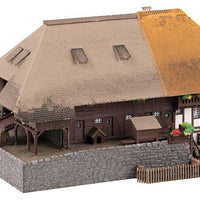 Black Forest Farm with Straw Roof -- Kit - 5-13/16 x 6 x 3-9/16" 14.8 x 15.3 x 9cm