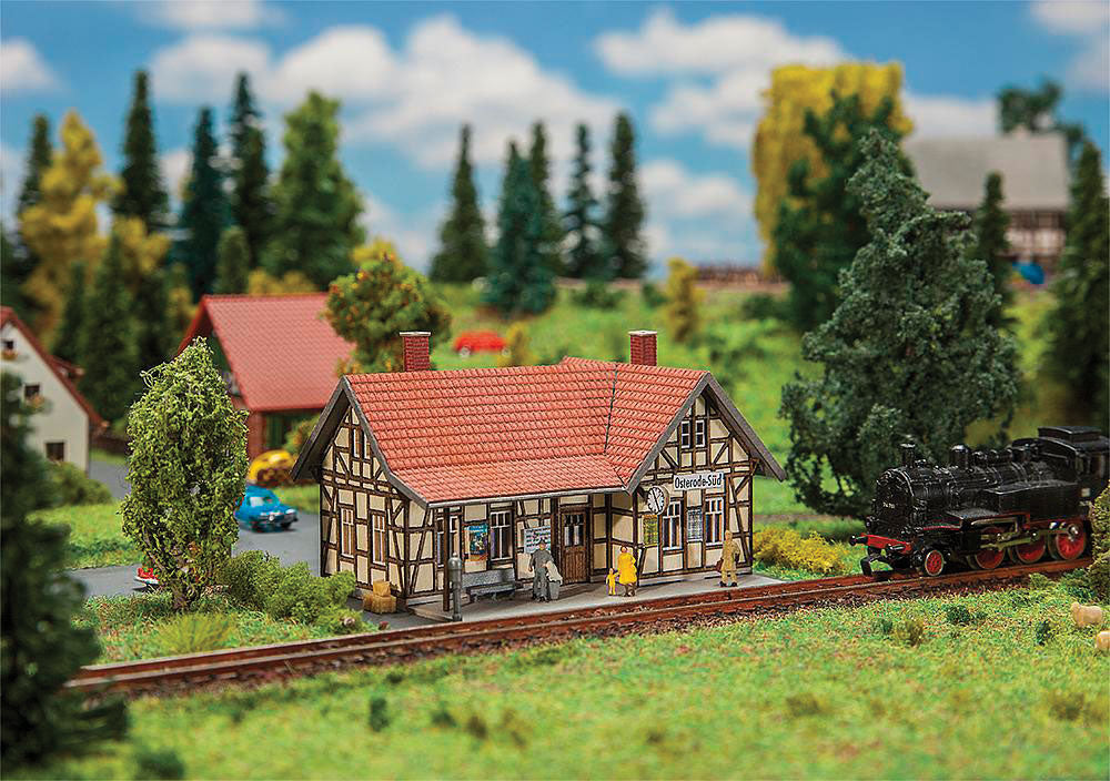 Osterode-Sud Wayside Station/Depot -- Laser-Cut Card Kit - 2-11/16 x 1-9/16 x 1-9/16" 6.8 x 4 x 4cm