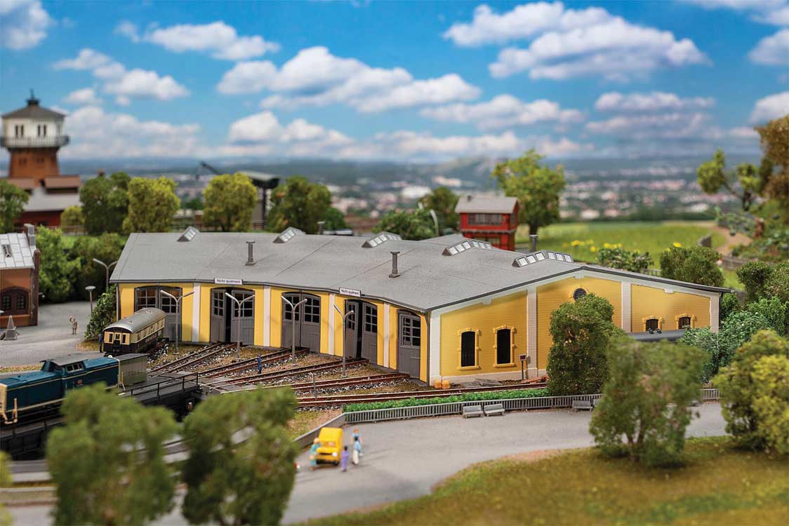 Freilassing Roundhouse -- Kit - 5 Stalls - 11-1/8 x 9-3/16 x 2-1/16" 28.3 x 23.4 x 5.3cm-1