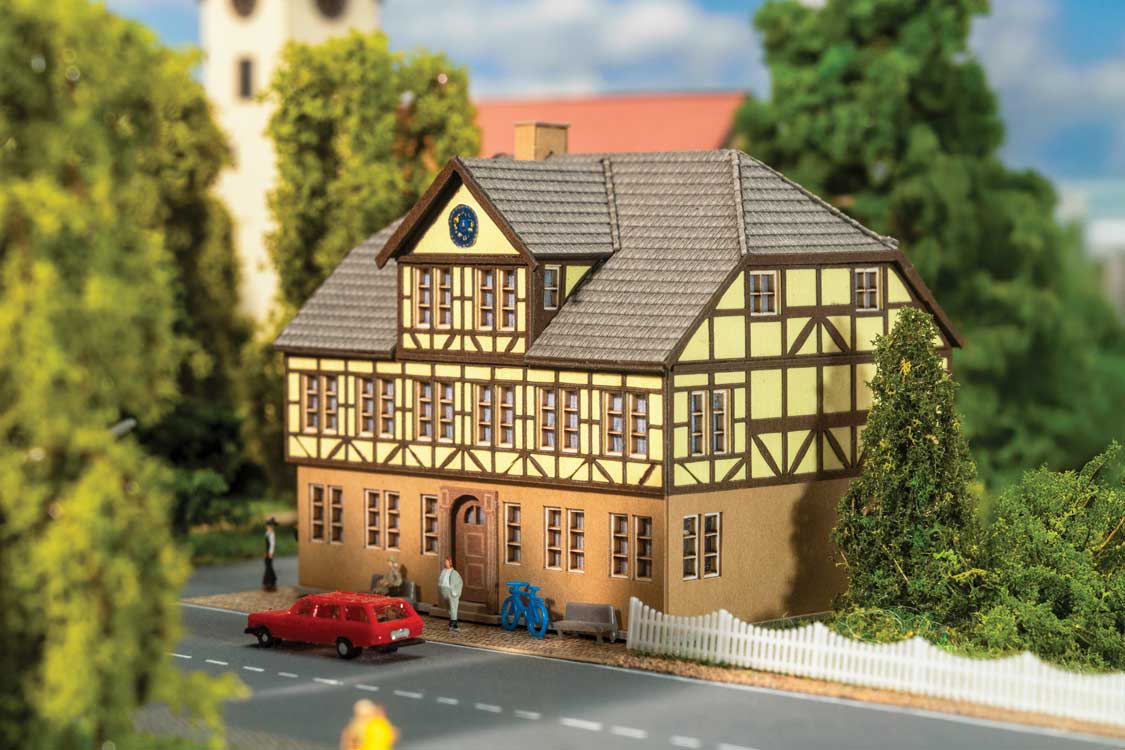 Old Town Hall -- Laser-Cut Kit - 2-5/8 x 2-1/8 x 2-5/16" 6.6 x 5.4 x 5.9cm-1