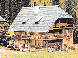 Black Forest House -- 6-5/8 x 4-13/32 x 4-1/2" 16.5 x 11 x 11.3cm