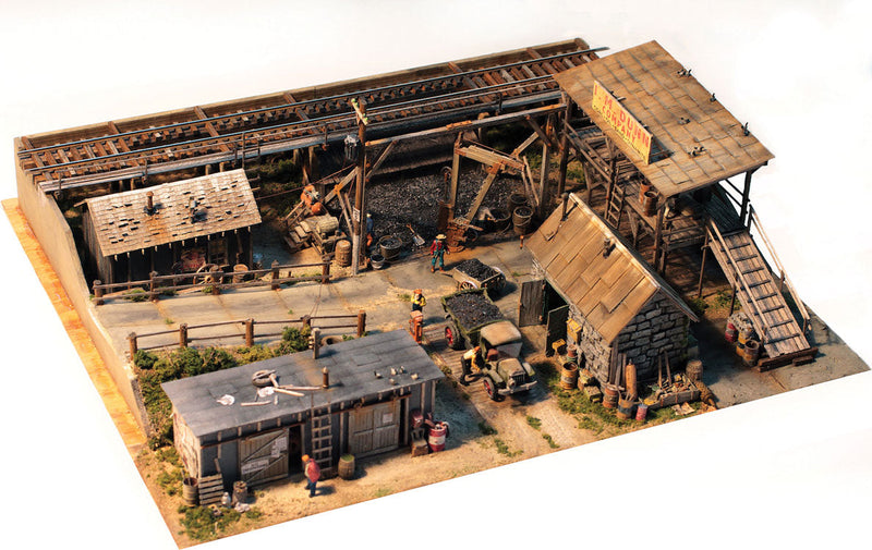 I.M. Dunn Co. Coal Yard - Walthers Exclusive -- Kit - Total Area Footprint: 11 x 13" 27.9 x 33cm