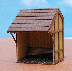 Pennsylvania Railroad Passenger Shelter Circa 1911 (Laser-Cut Wood Kit) -- 7/8 x 1-1/8 x 1-3/16" 2.2 x 2.9 x 3cm
