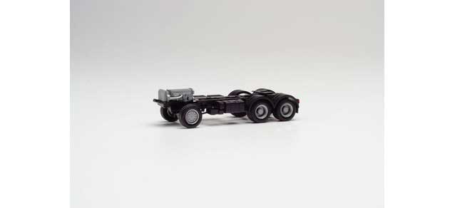 Iveco 3-Axle Trakker Chassis -- pkg(2)