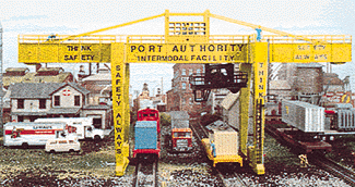 Intermodal Crane w/Two 20' Containers (16-5/8" x 5-1/2")