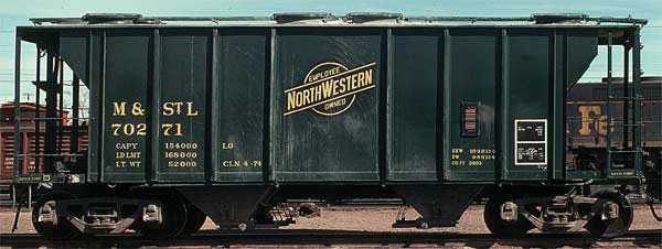 PS-2 Two-Bay Covered Hopper - Ready to Run -- Minneapolis & St. Louis #70271 (CNW Logo, Built 1955, Repaint 4-74, green)
