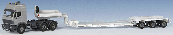 European Trucks - Tractor-Trailer - Mercedes Heavy-Duty 3-Axle Cabover -- w/3-Axle Bridge Transport Flatbed
