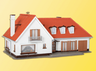 Elchbaussee Villa w/Garage -- 3-13/32 x 4-3/16 x 3-13/32" 8.5 x 10.5 x 8.5cm