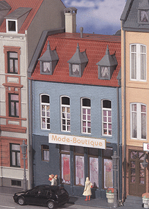 Stadthaus Boutique in Dusseldorf -- 3-1/2 x 3-1/2 x 6-1/8" 9 x 9 x 15.5cm
