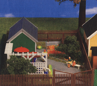 Garden House w/Brown Fence -- 7-7/8 x 4-3/4 x 2" 20 x 12 x 5cm