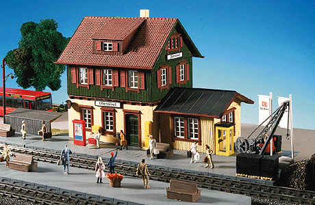 Station -- "Oberzeisel" 24.5 x 13 x 13cm