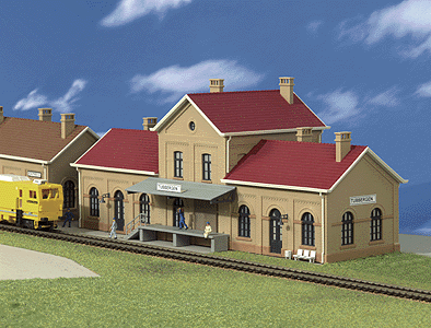Tubbergen Station -- 17-3/16 x 6-1/8 x 6-1/8" 43.6 x 15.5 x 15.5cm