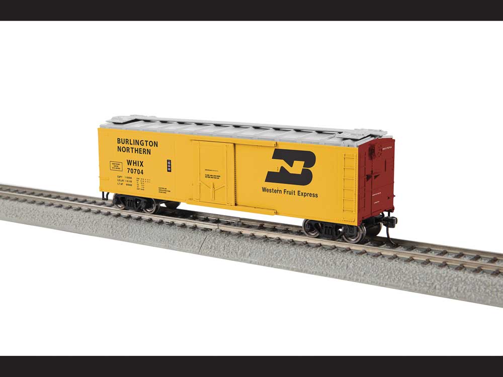 40' Steel Reefer - Ready to Run -- Burlington Northern #70704 (yellow, silver, Boxcar Red)