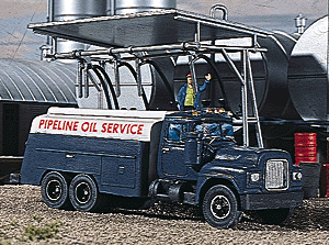 Model R tank truck 2/