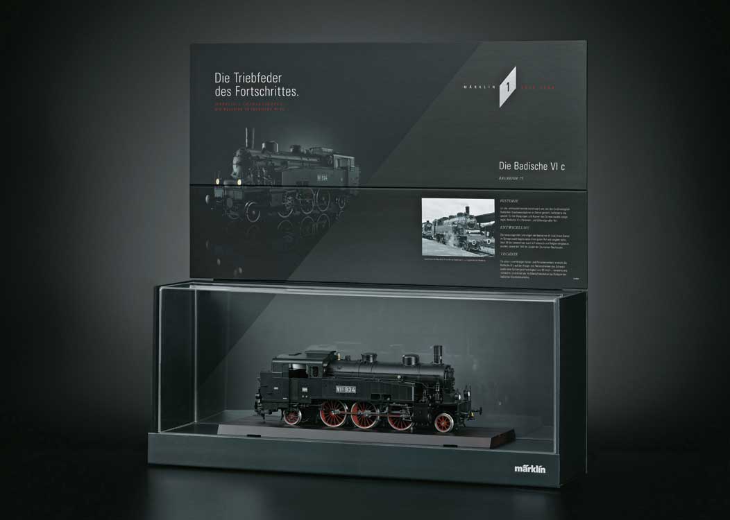 Presentation Display Case -- For Class 75/Class VI c Steam Locomotive-1