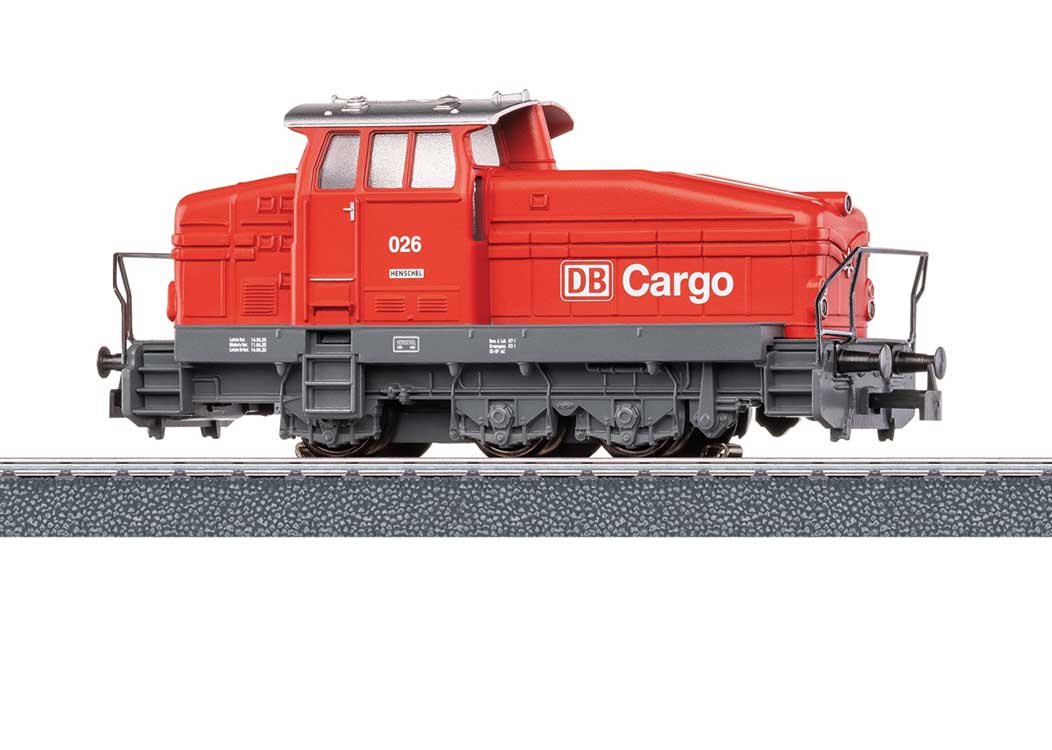 Henschel DHG 500 Diesel - 3-Rail - Sound and Digital - Start-Up -- DB Cargo (Fantasy Scheme, Era VI, red, gray)-2